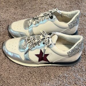 Vintage Havana Sneakers – Women’s Size 7 – Silver & White Star Sneakers